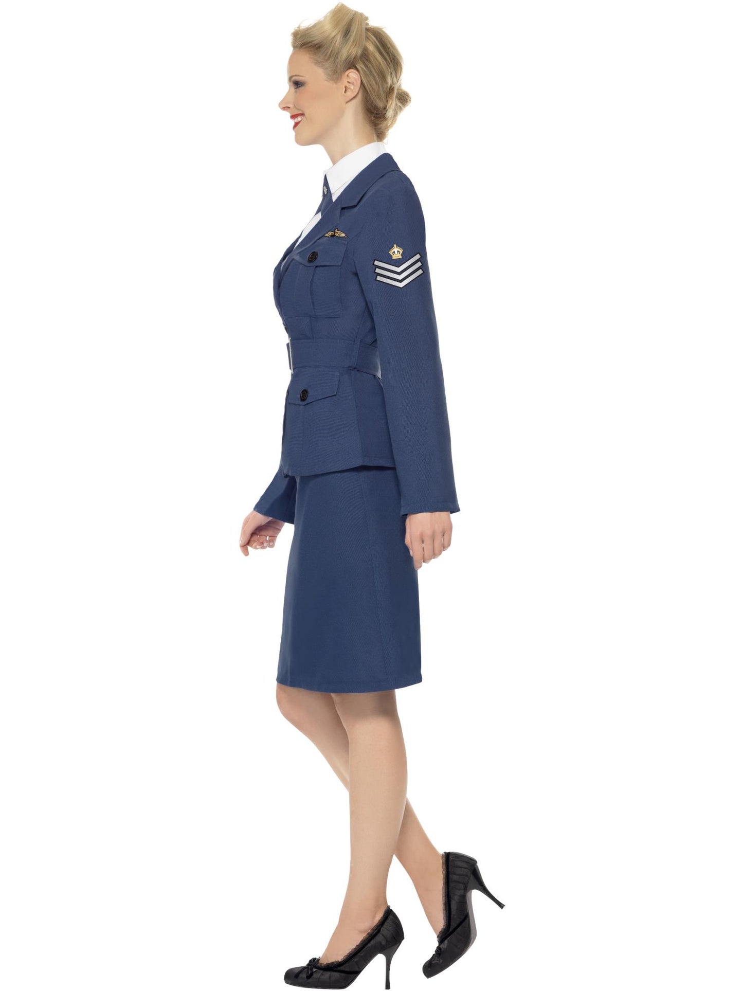 Capitana de la Fuerza aérea de la 2ª Guerra Mundial, con chaqueta, camisa postiza con corbata, y cinturón 