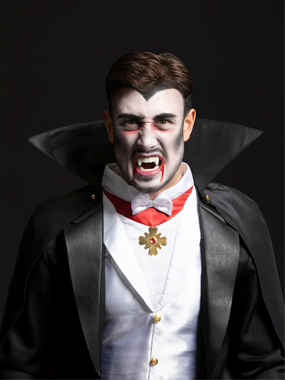 Universal Monsters, Make-Up-Set, Wassertöpfe, Transferfolien, Blutröhrchen, Buntstifte, Glitzerpuder, Bandagen, Reißzähne, Bolzen, Pinsel und Schwämme